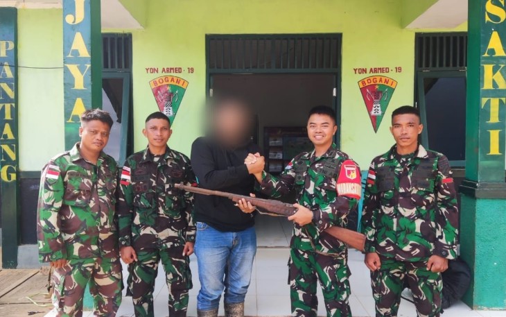 Terima senpi rakitan warga perbatasan 