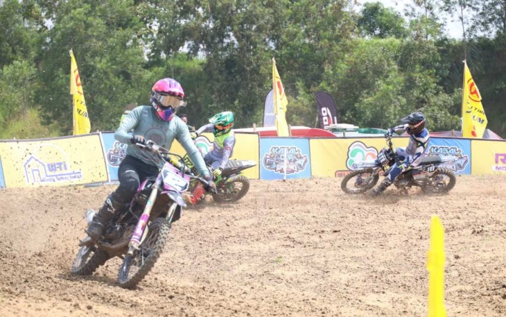 Kejurnas Grasstrack Motorcross Supertrack Championship Kasal Cup di Mojokerto, Minggu (7/5)