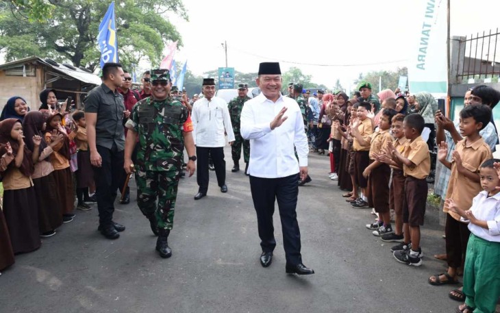 Danrem 064/MY Brigjen TNI Tatang Subarna bersama Kasad Jenderal Dudung Abdurachman 