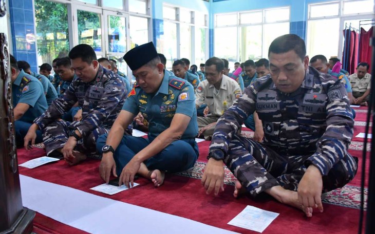 Doa bersama prajurit Lantamal VI Makassar 