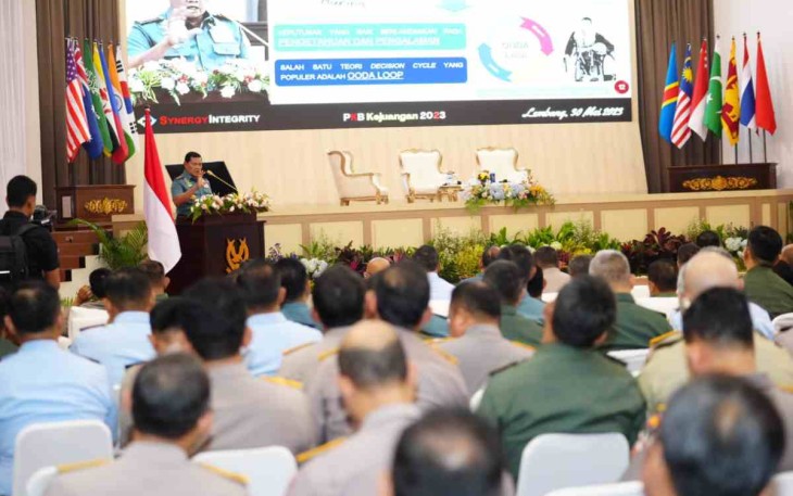 Panglima TNI saat memberikan pembekalan Sesko TNI 