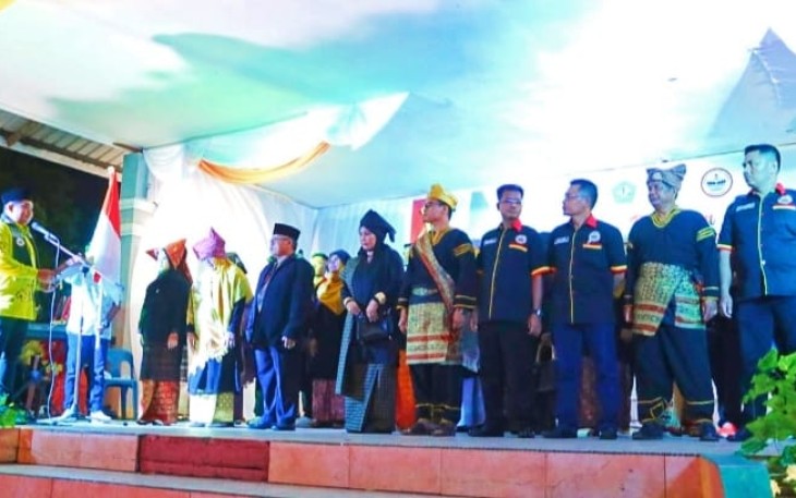 Minang Sakato saat Dikukuhkan Bupati Bintan Roby.