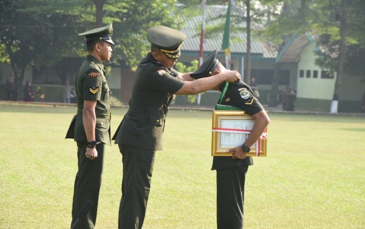 Pgs Danrindam Jaya Kolonel Inf Rudianto saat menutup Dikjurbaif Abit Diktukba TNI AD tahun 2022