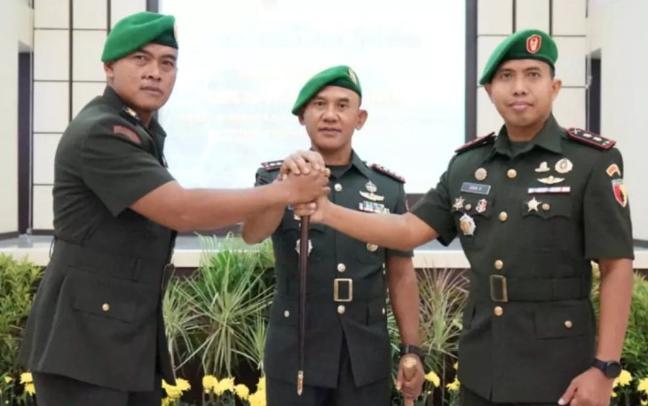 Danrem 081/DSJ Kolonel Inf H. Sugiyono foto bersama usai sertijab 