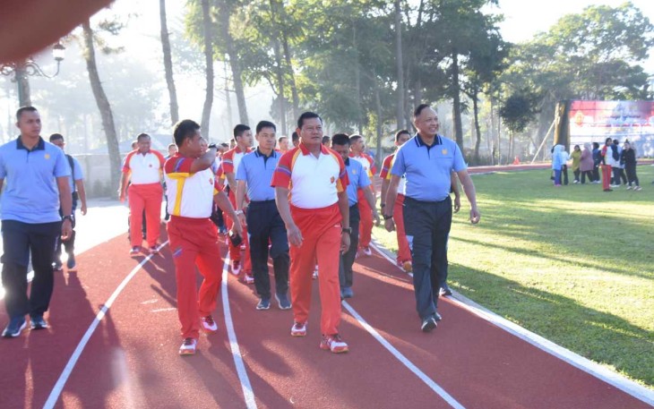 Panglima TNI Laksamana Yudo Margono saat olahraga bersama TNI-Polri di Seskoau, Lembang Bandung