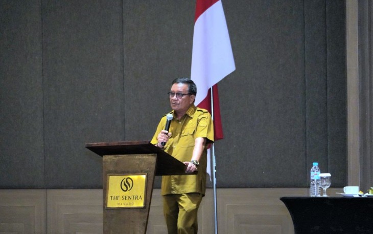 Walikota Bitung saat memberikan paparannya selaku narasumber pada kegiatan Rembuk Pendidikan Daerah