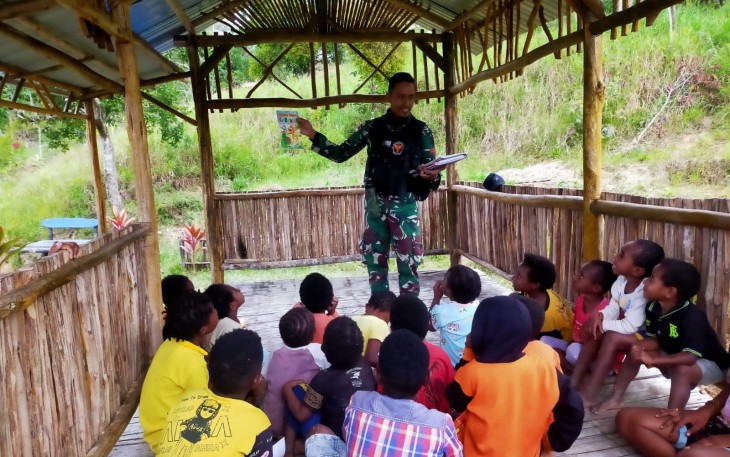 Ajarkan Baca Tulis Anak-Anak Di  Eragayam