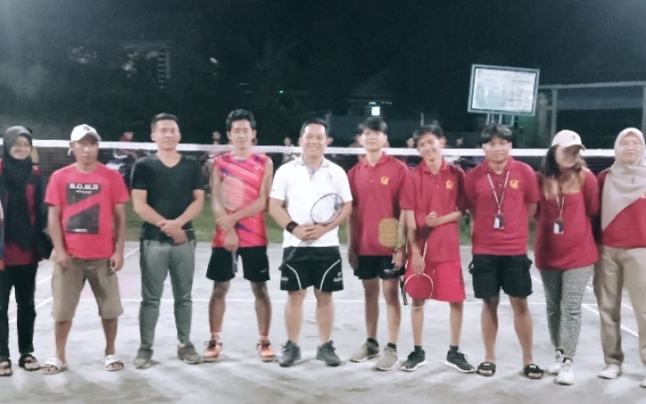 Jalin Silaturahmi KKN ITERA Gelar Turnamen Badminton Cup Dengan Pemdes Suka Baru 