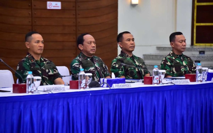 Dankodiklatal Letjen TNI (Mar) Suhartono saat menghadiri penutupan Latihan Armada Jaya XLI