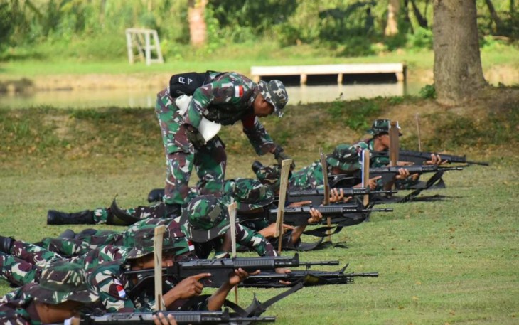 Latihan menembak prajurit Lantamal XI Merauke, Kamis (6/7)