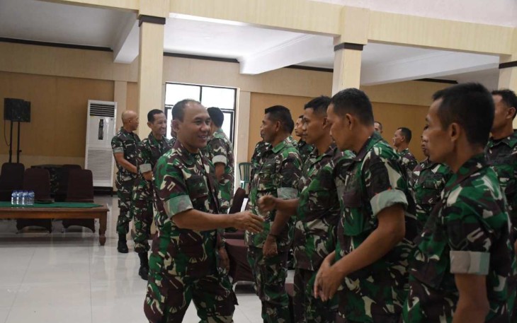 Danrem 081/DSJ Kolonel Inf H. Sugiyono saat Melepas 25 Orang Anggota Baru, Jum'at (7/7)