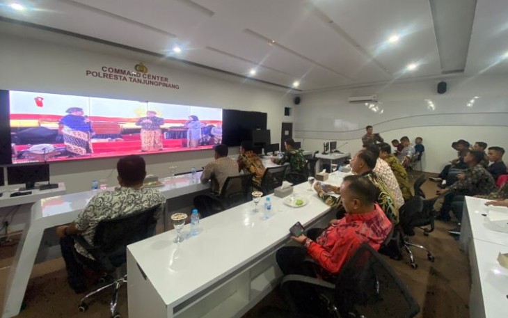 Pertunjukan wayang kulit secara virtual di Polresta Tanjungpinang, Jum'at (7/7) malam