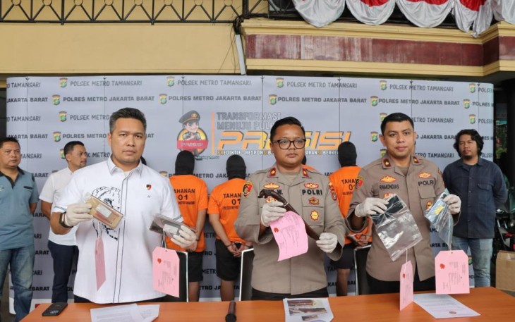 Kapolsek Tamansari Kompol Adhi Wananda saat memberikan keterangan pers di Jakarta, Senin (10/7)