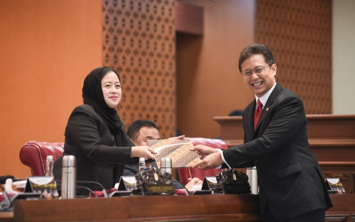Ketua DPR RI Puan Maharani saat pengesahan UU Kesehatan dengan Menkes Budi Gunadi Sadikin di Jakarta, Selasa (11/7)