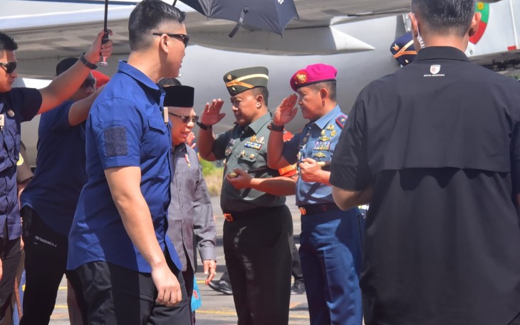 Danlantamal VI Makassar Brigjen TNI (Mar) Amir Kasman saat menyambut kedatangan Wapres Ma'ruf Amin, Selasa (11/7)