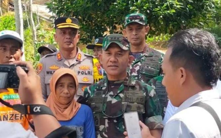 Danrem 081/DSJ Kolonel Inf H. Sugiyono saat memberikan keterangan pers di Pacitan, Rabu (12/7)