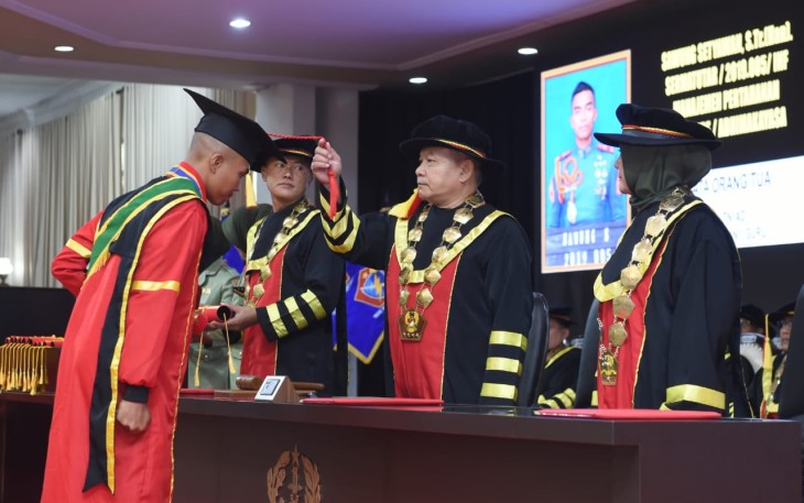 Kasad Jenderal TNI Dudung Abdurachman mewisuda lulusan Akmil, Magelang, Kamis (13/7)