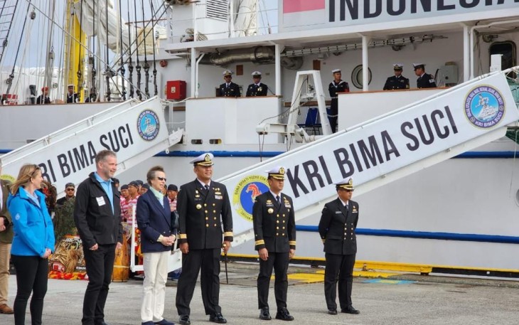 Princess Royal British Anne saat mengunjungi KRI Bima Suci di Skotlandia 