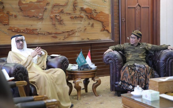 Menteri Desa PDT dan Transmigrasi Abdul Halim Iskandar pada hari Kamis (03/8) menerima Duta Besar Arab Saudi untuk Indonesia, Faisal Abdullah Al-Amudi di Ruang Kerja, Jakarta