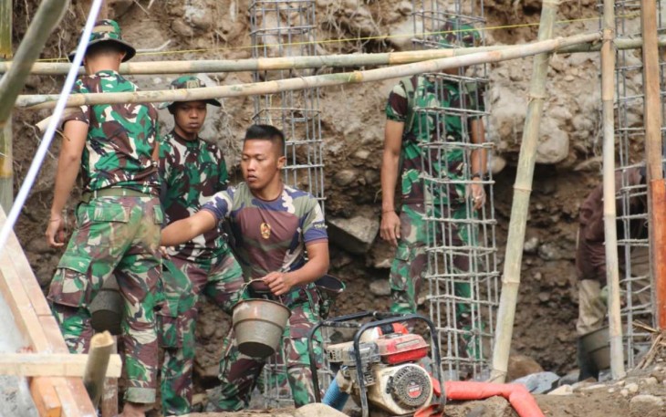 Pondasi jembatan terus dipercepat pengerjaanya