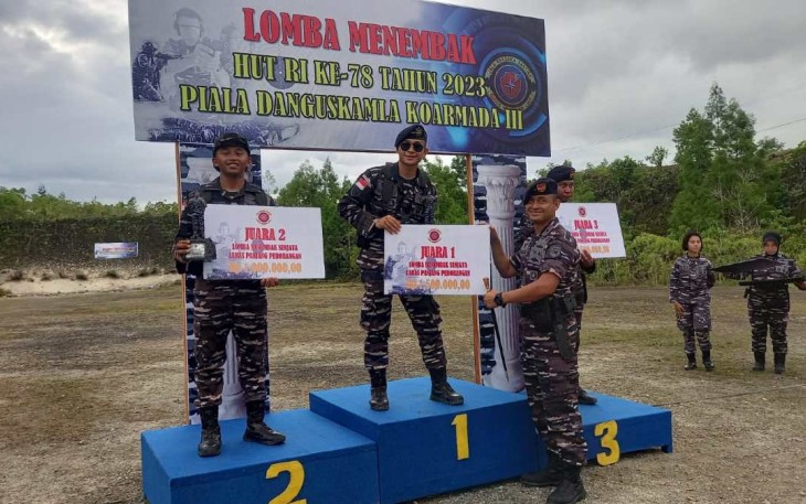 Prajurit Bravo Zulu Wing Udara 3 Puspenerbal saat menerima medali