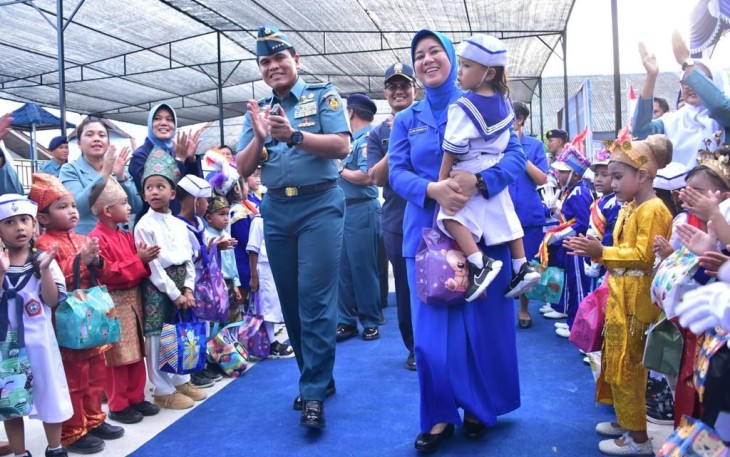 Ny Fera Muhammad Ali saat peresmian gedung TK Hang Tuah perwakilan Dumai, Kepulauan Riau, Jum'at (4/8)