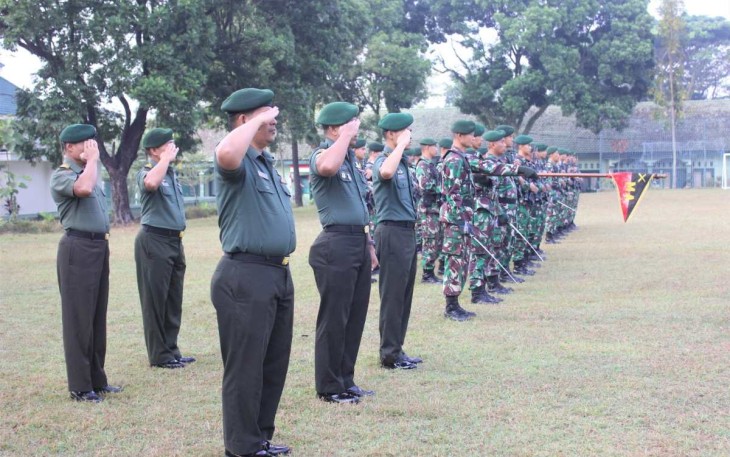 Prajurit Menarmed 2 Kostrad saat upacara bendera, Senin (7/8)