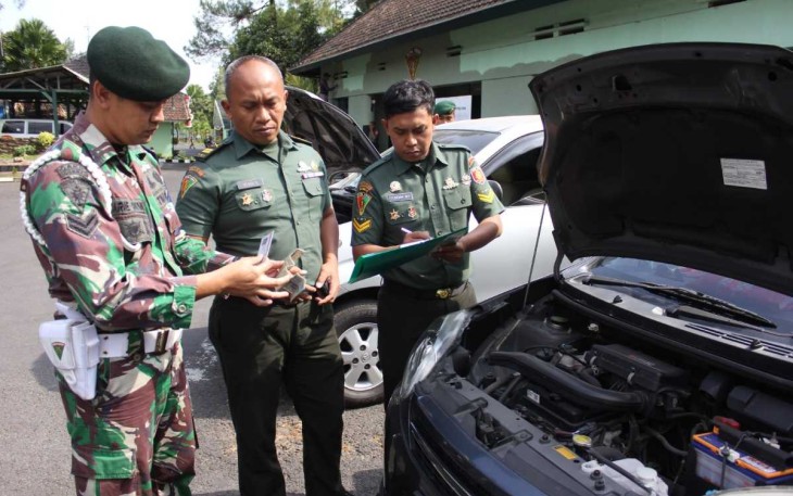 Pemeriksaan kelengkapan surat kendaraan personel Menarmed 2 Kostrad, Senin (14/8)