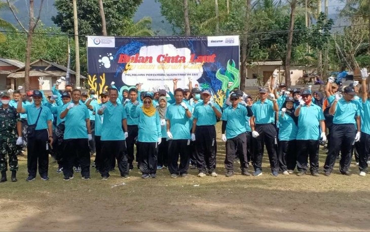 Program Bulan Cinta Laut 2023 di pantai Cengkrong, Rabu (23/8)