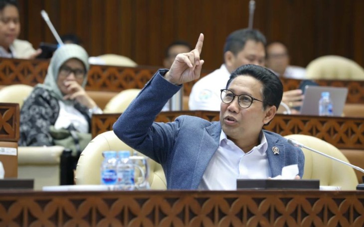 Mendes PDTT Abdul Halim Iskandar saat raker bersama Komisi V DPR RI di Jakarta, Selasa (29/8)