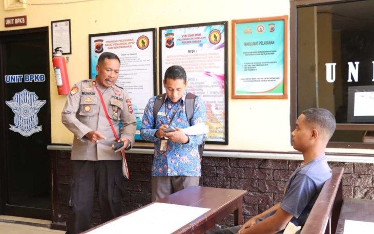 Ombudsman RI Perwakilan NTT Hendrik Roland Adue saat menilai pelayanan publik Polres Ngada, NTT, Rabu (30/8)
