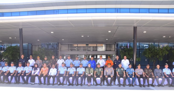 Foto bersama saat peresmian Kantor Baseops Lanud Sultan Hasanuddin, Rabu (30/8)