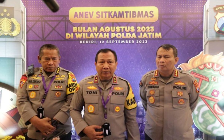 Kapolda Jatim Irjen Pol Toni Harmanto saat memberikan keterangan pers di Kota Kediri, Selasa (12/9)