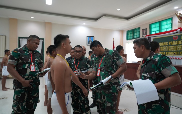 Danrem 143/HO Pimpin Sidang Parade Seleksi Tamtama PK TNI AD Gelombang II Sub Panda Kendari 