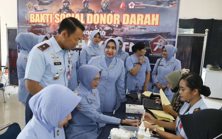 Danlanud Iswahjudi Marsma TNI Wastum saat baksos donor darah di RSAU dr Efram Harsana, Minggu (24/9)