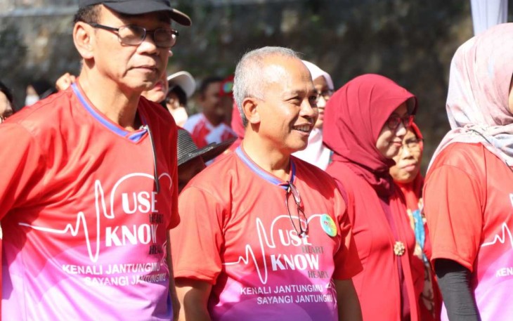 Ka RSPAU dr. Suhardi Hardjolukito (tengah)