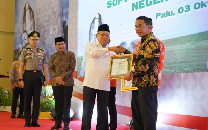 Menteri Desa, Pembangunan Daerah Tertinggal, dan Transmigrasi Abdul Halim Iskandar Mendampingi Wakil Presiden Republik Indonesia  K.H. Ma'ruf Amin dan Memberikan laporan kegiatan Rakornas percepatan pembangunan daerah tertinggal dirangkaikan dengan Deklarasi daerah tertinggal serta soft Launching Sulawesi Tengah Negri Seribu Megalit, pada Selasa 03/10/23