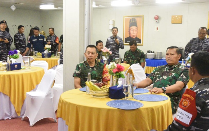 Kunjungan Panglima TNI di KRI RJW-992