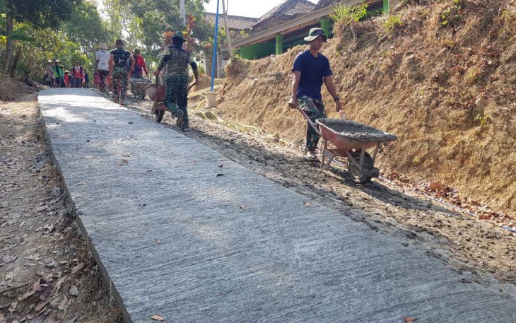 Jalan penghubung antar desa