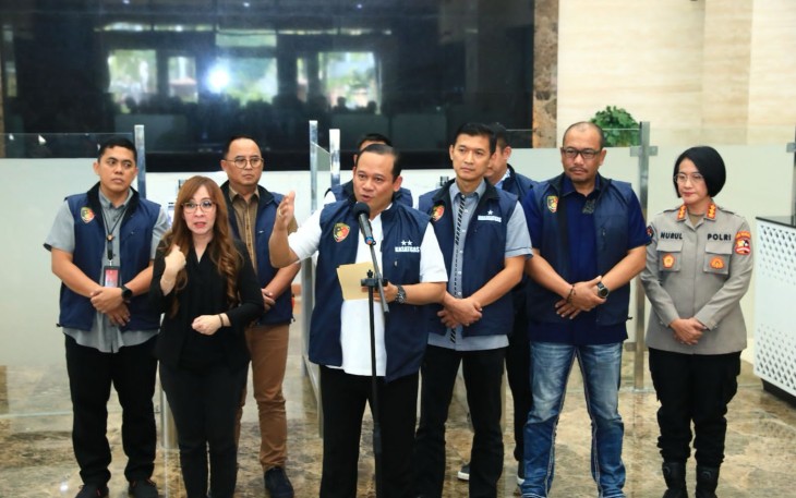Ketua satgas Anti mafia bola Irjen Pol Asep Edi Suheri saat memberikan keterangan pers di Jakarta, Kamis (12/10)