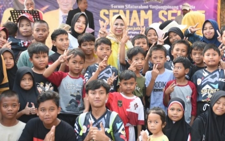 Dewi Ansar Ikuti Senam Sehat dan Gotong Royong Bersama Masyarakat Tanjung Pinang 