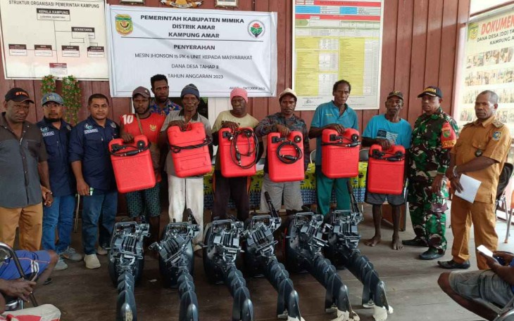 Babinsa Koramil 1710-01/Kokonao Dampingi Penyaluran Bantuan untuk Masyarakat 