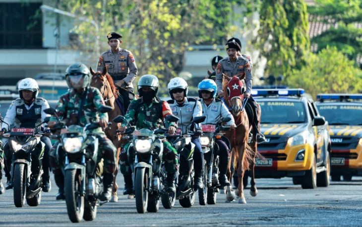 Patroli berkuda Polda Jatim dalam Sispamkota amankan Pemilu 2024, Selasa (17/10)