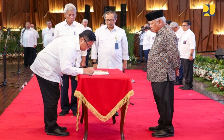 Menteri Basuki saat melantik pejabat di Kementerian PUPR, Selasa (17/10)