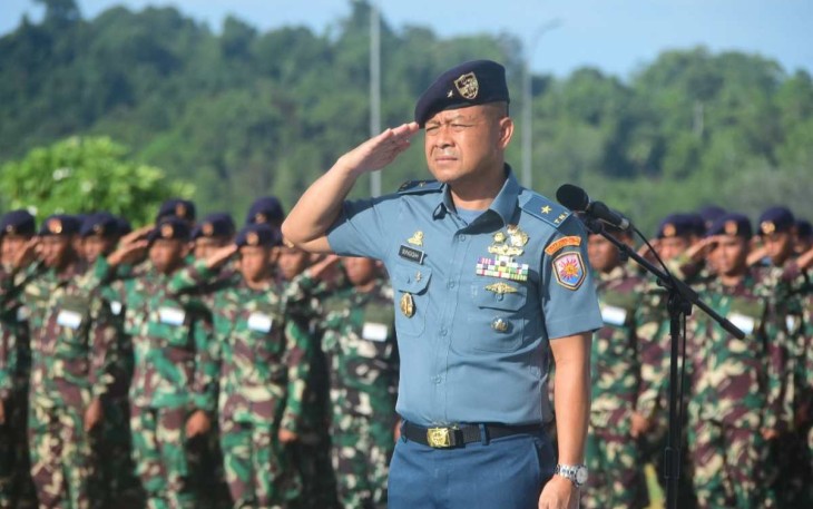 Kepala Staf Koarmada III Laksamana Pertama Singgih Sugiarto saat pimpin upacara bendera 17-an, Selasa (17/10)