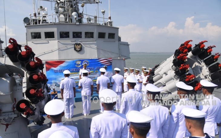 Komandan KRI Sultan Nuku-373 dan KRI Lambung Mangkurat-374 Resmi Diserahterimakan 