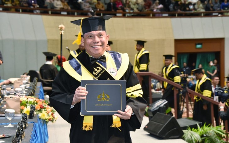 Kepala Bakamla RI Laksdya TNI Dr. Irvansyah, S.H., M.Tr.Opsla., dalam acara Wisuda Universitas Trisakti Semester Genap Tahun Ajaran (TA) 2022/2023, yang diadakan di Jakarta Convention Center (JCC), Jakarta, pada Selasa (7/11/2023).