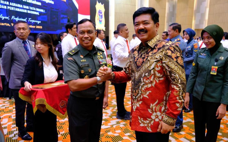 Waorjen TNI Brigjen Agus Hari Suyanto saat menerima Pin Emas, Rabu (8/11) 