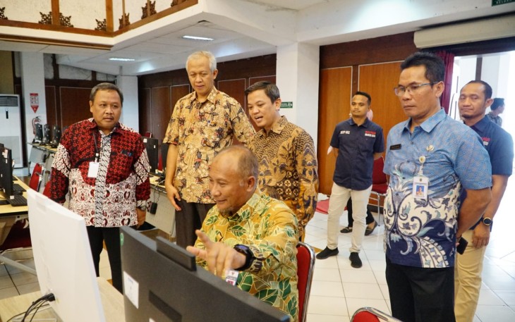 Pj Bupati Pati saat meninjau seleksi PPPK Kab. Pati
