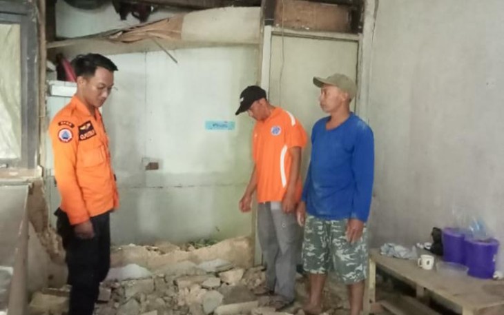 Salah satu rumah rusak terdampak gempa